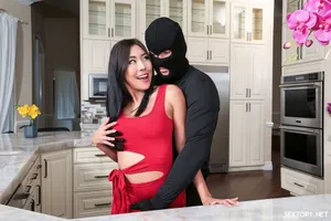 Dạy dỗ người yêu của con trai tới bến